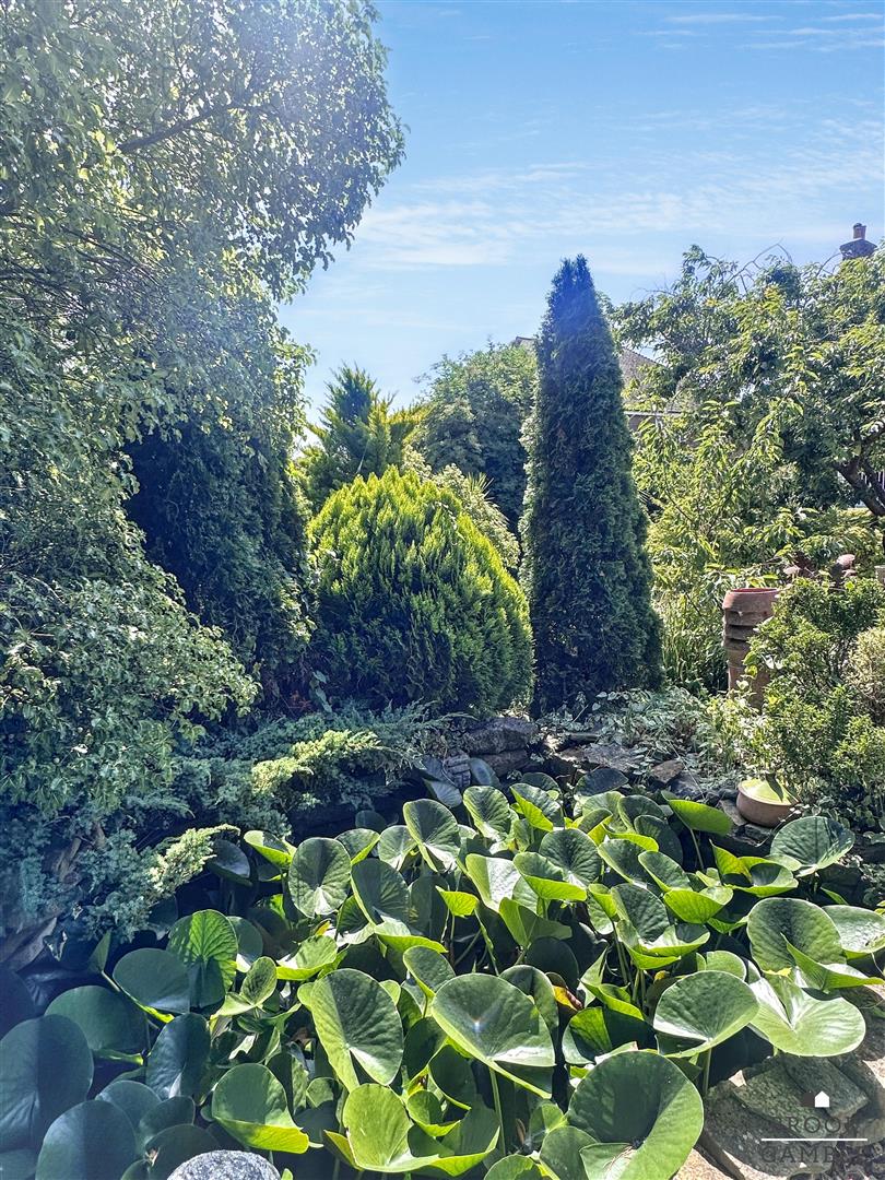 4 Bedroom House - Detached. Le Brun Road in Eastbourne, 40